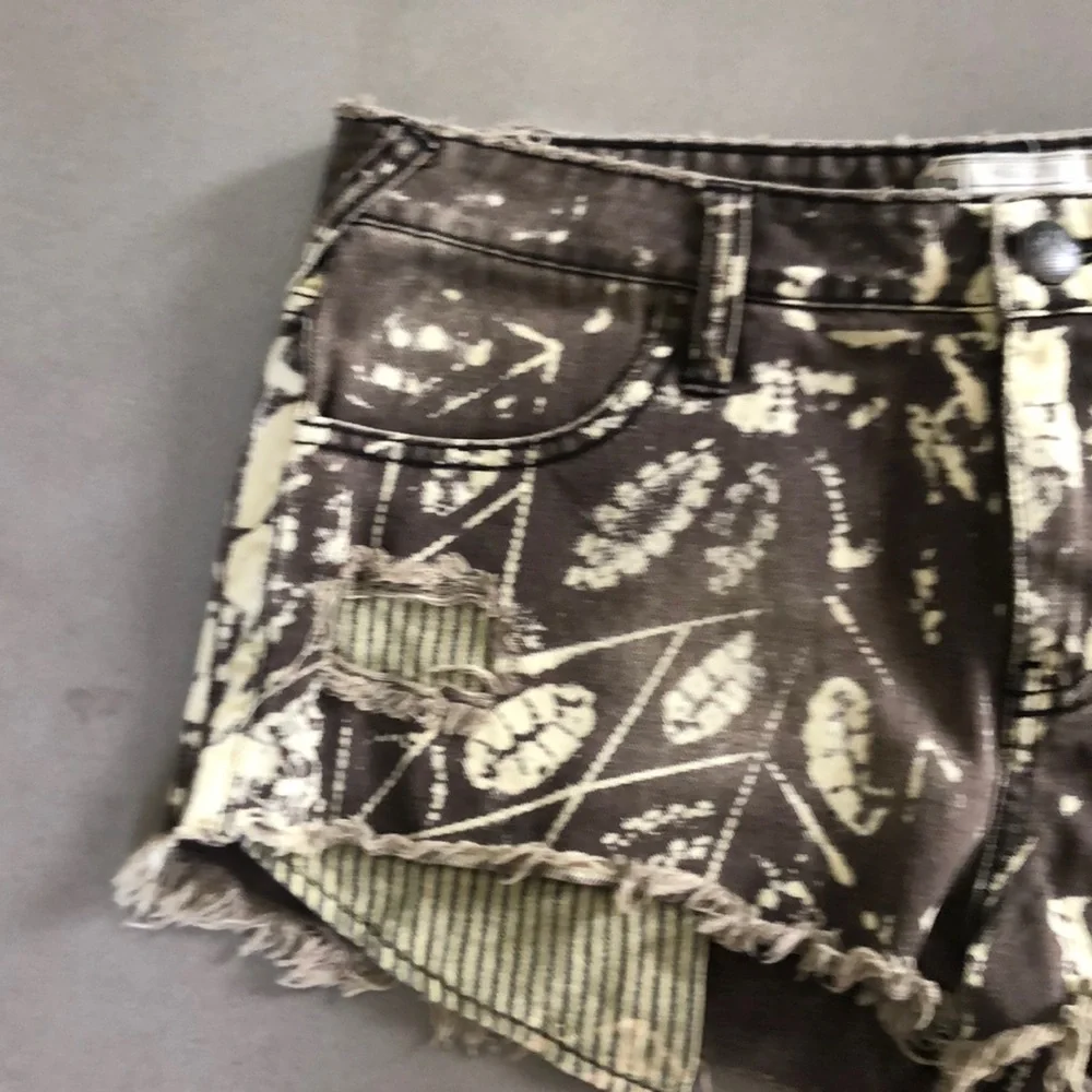 Free People  Leaf Print Distressed Shorts 29